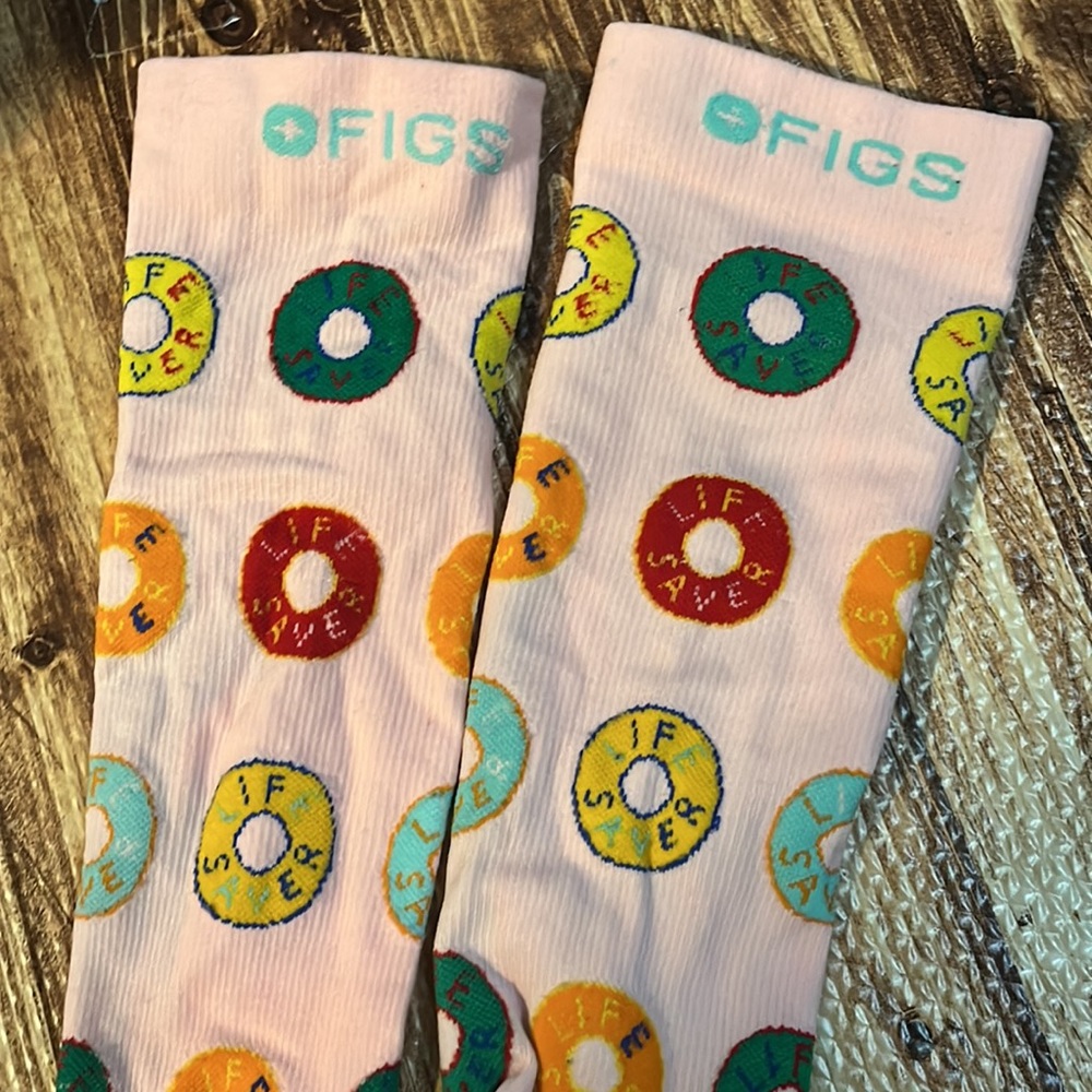 🍭👌🏻🍭• 🟠🍭🧦FIGS x Ltd Edt. Lifesaver🧦🍭🔴•🍭 - Picture 6 of 9